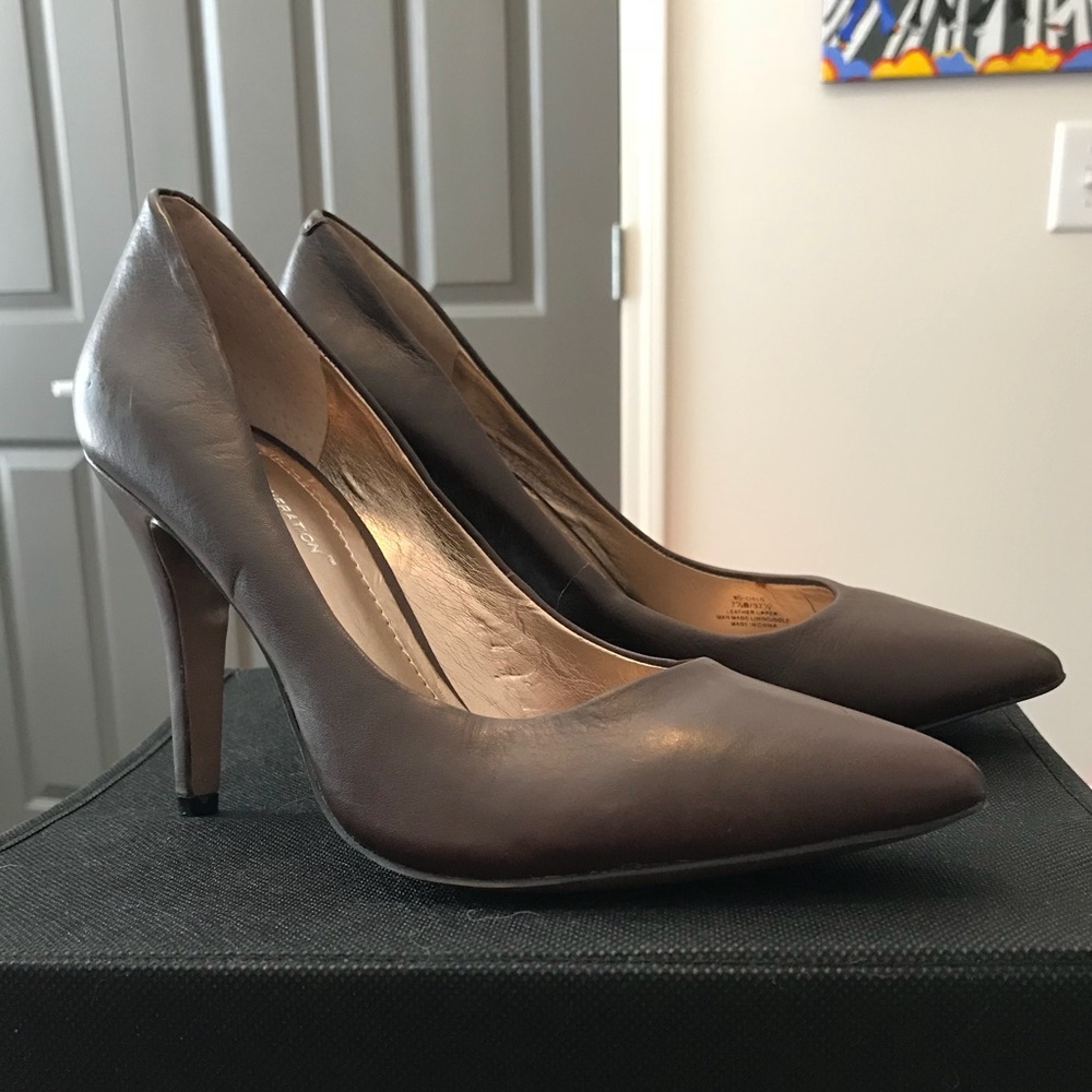 Brown BCBGeneration pointed Heels